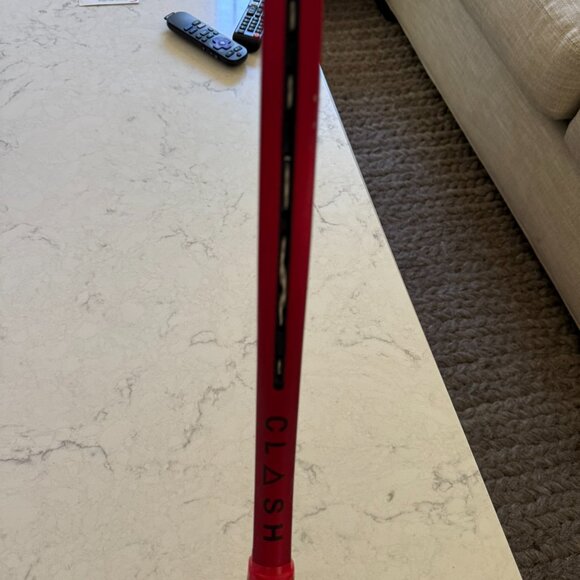 WILSON CLASH 108 V2 Grip 4 1/8 NEWLY STRUNG AND NEW GRIP EXCELLENT CONDITION - Picture 9 of 16